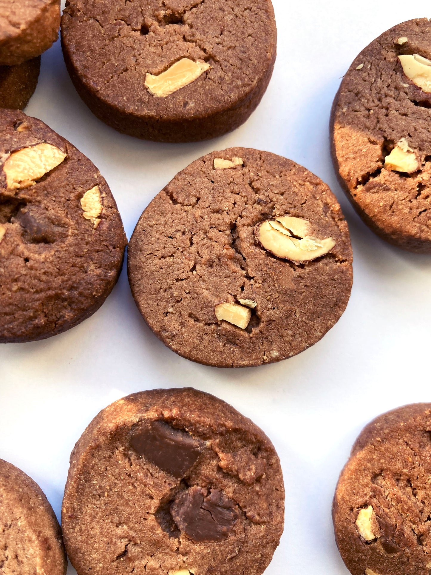 NOUVEAU 🌟 MINI COOKIES BIO & VEGAN Chocolat au lait et amandes caramélisées - Boite de 300G
